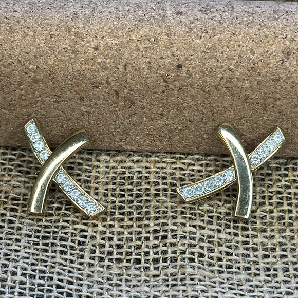 Vintage STATEMENT Earrings Designer Unsigned Gold Tone XOXO - Picture 16 of 17